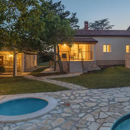 Casa de Férias In With Outdoor Swimming Pool *